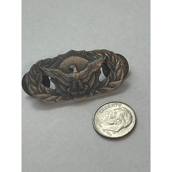 US Air Force Basic Security Forces Qualification Badge Lapel Pin Insignia 00821 - Picture 2 of 6